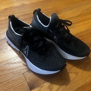 Nike infinity react tennis shoes